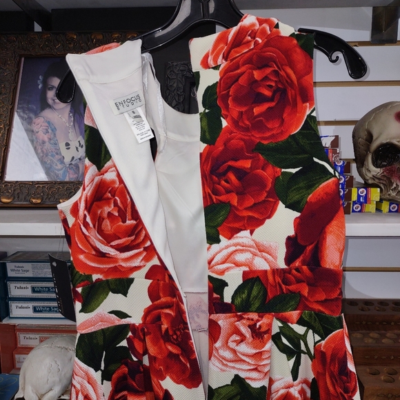 ROMANTIC DATE DRESS / RED ROSES! - Picture 4 of 6